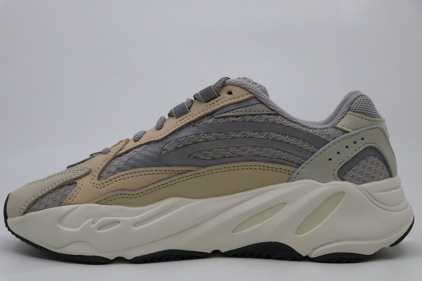 Yeezy 700 V2 Cream Size 7.5