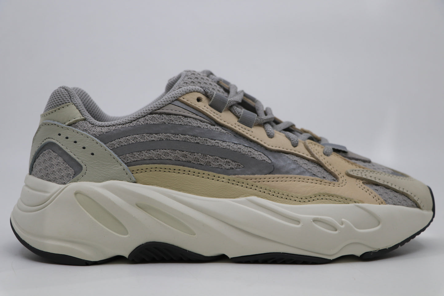 Yeezy 700 V2 Cream Size 7.5