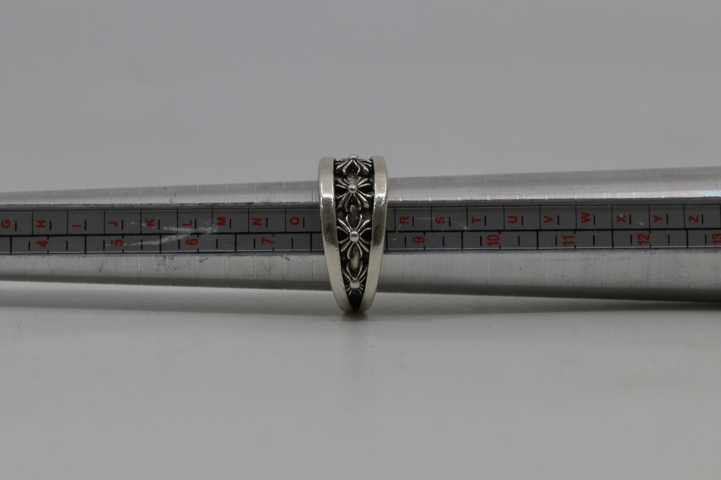 Chrome Hearts Plus V Band Size 8