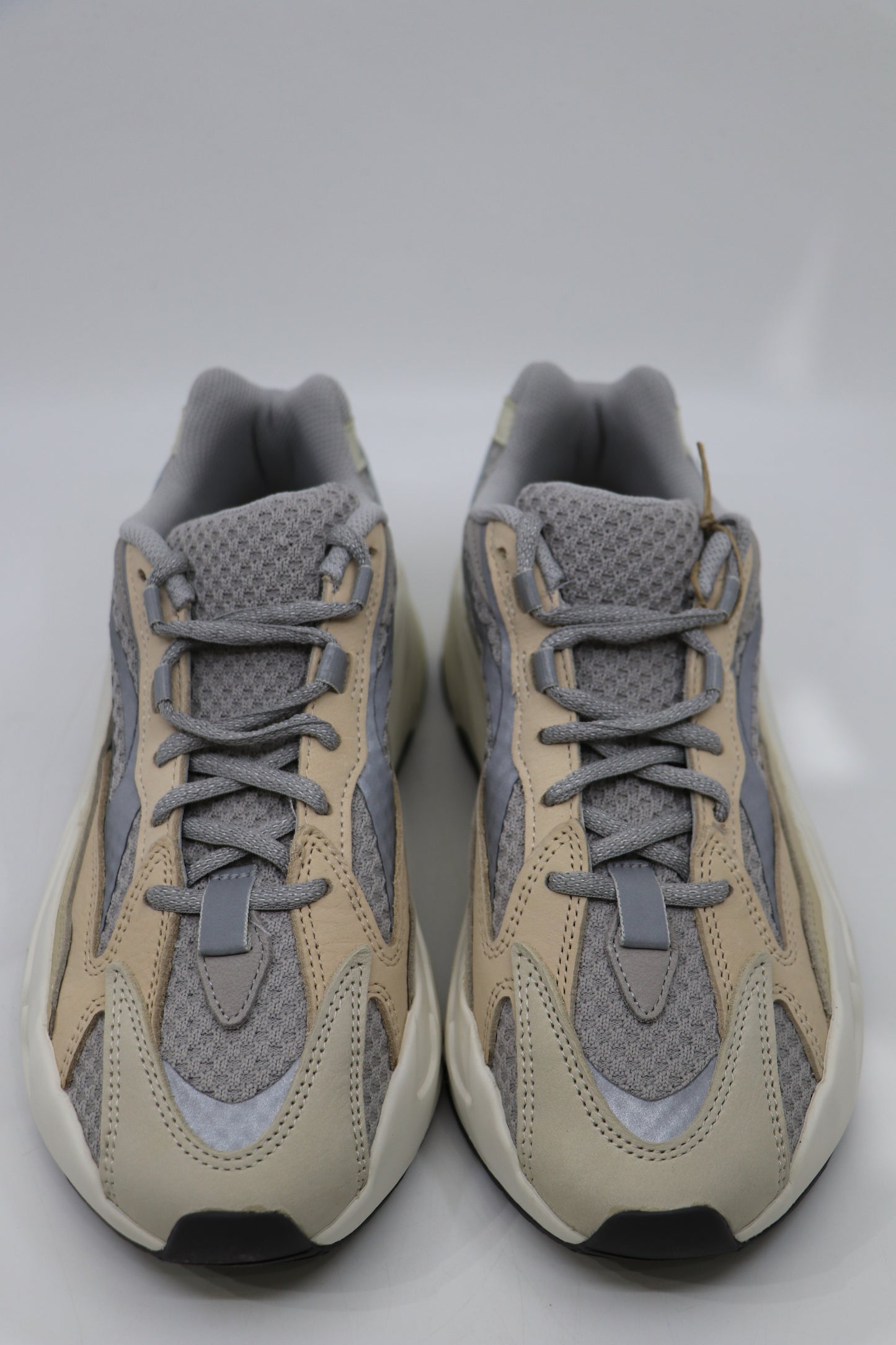 Yeezy 700 V2 Cream Size 7.5