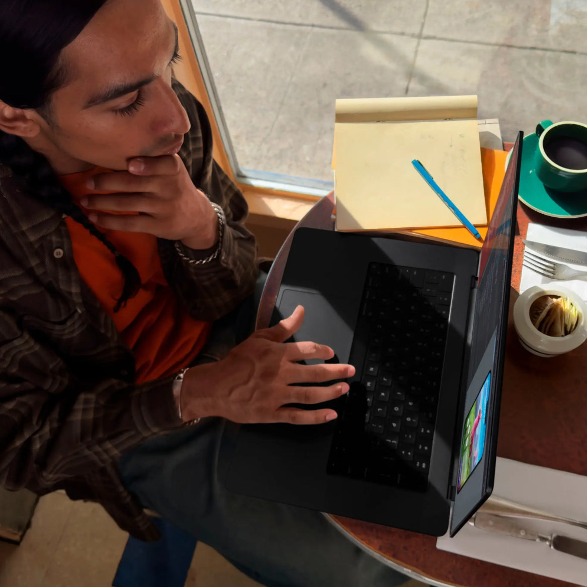 Apple - MacBook Pro 16" Laptop - M3 Max chip Built for Apple Intelligence - 36GB Memory - 30-core GPU - 1TB SSD - Space Black