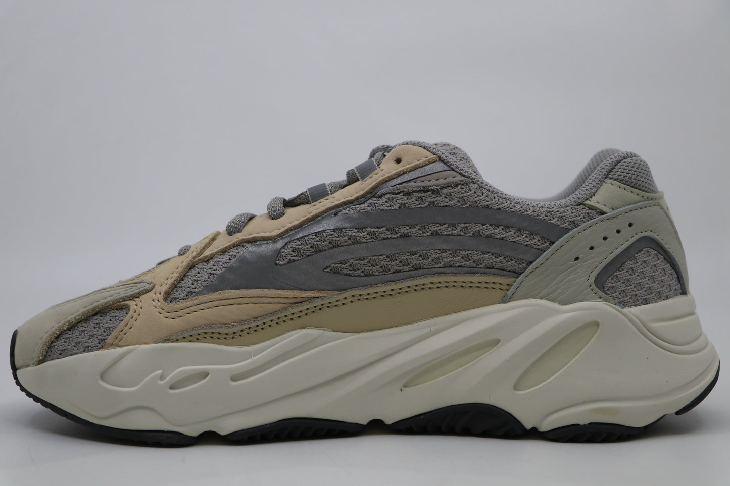 Yeezy 700 V2 Cream Size 6.5