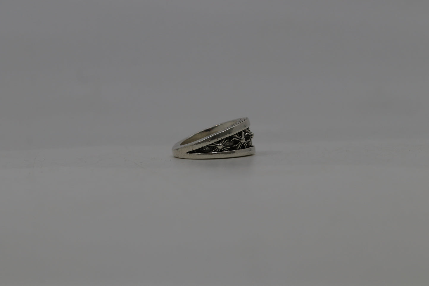 Chrome Hearts Plus V Band Size 8