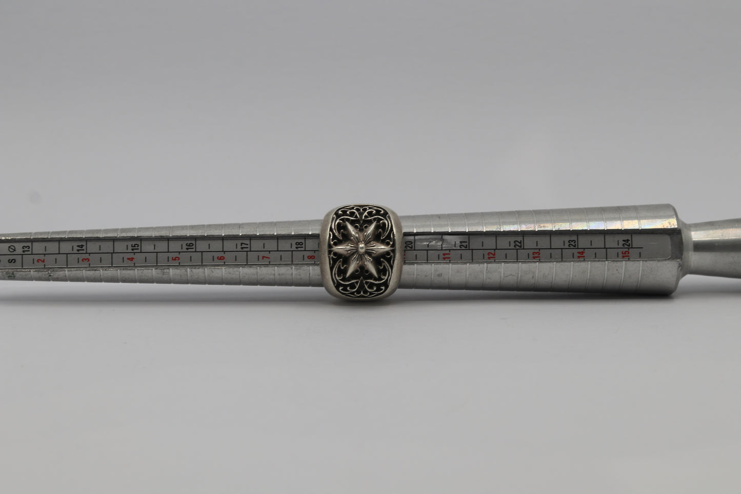 Chrome Hearts Classic Oval Star Ring Size 9 Silver| AVNTGRDNY NYC
