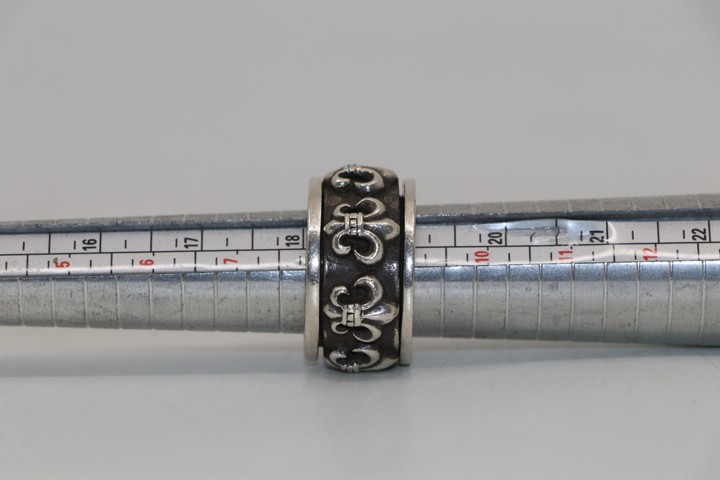 Chrome Hearts Fleur Spinner Ring Size 8.5