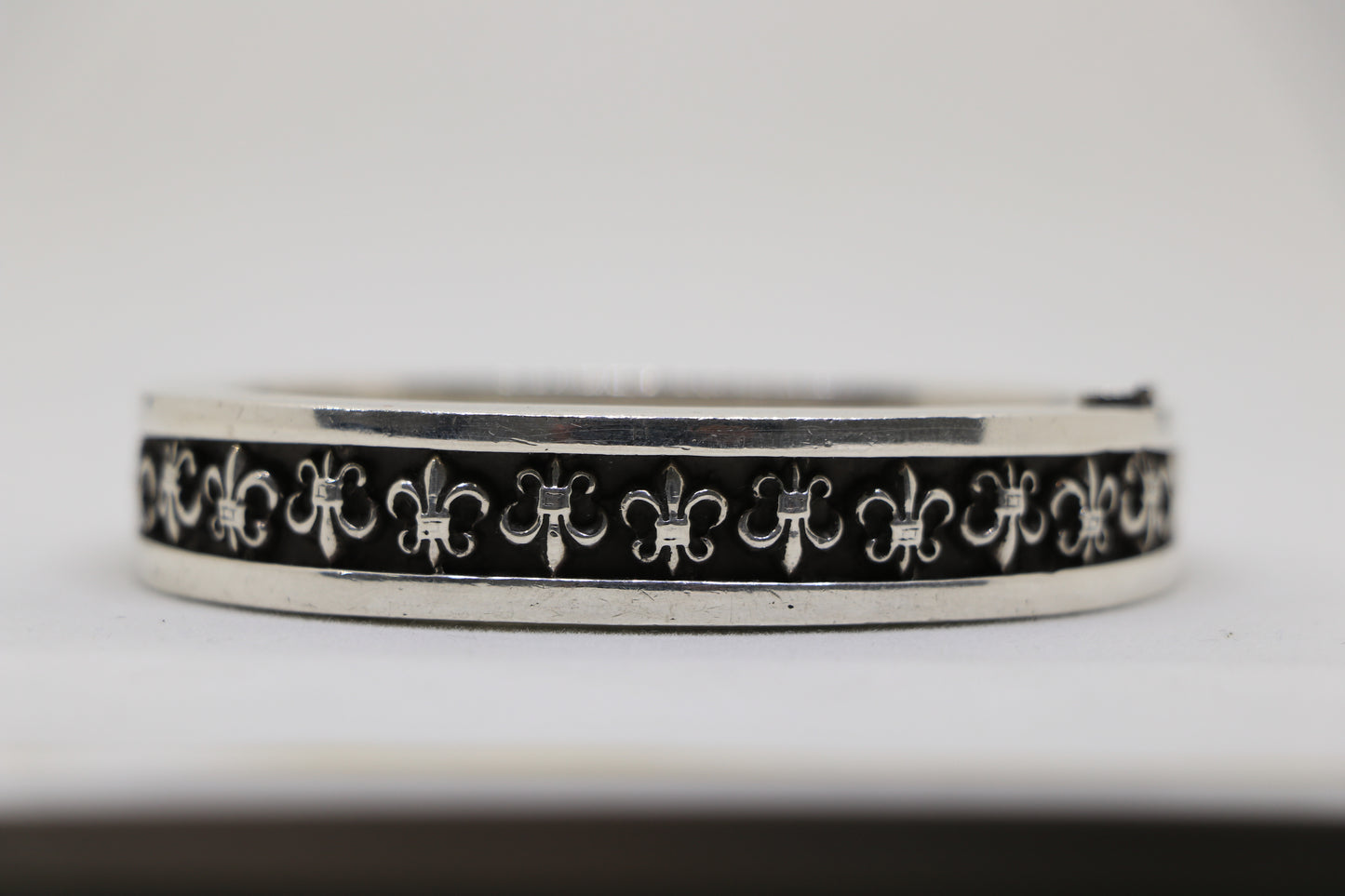 Chrome Hearts Fleur Narrow V Band Bangle Sterling Silver | AVNTGRDNY NYC