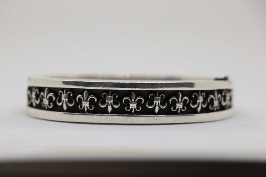 Chrome Hearts Fleur Narrow V Band Bangle Sterling Silver | AVNTGRDNY NYC