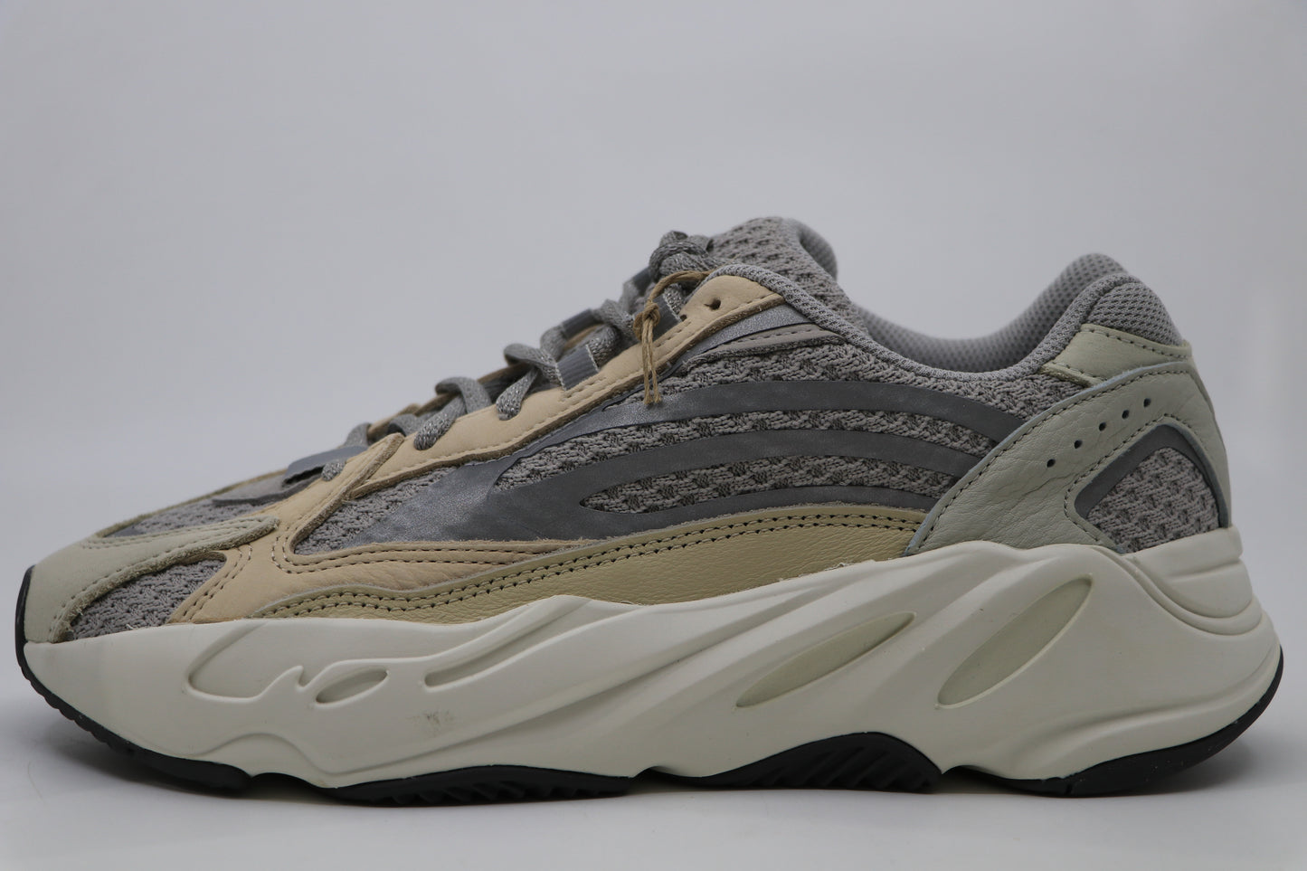 Yeezy 700 V2 Cream Size 6.5