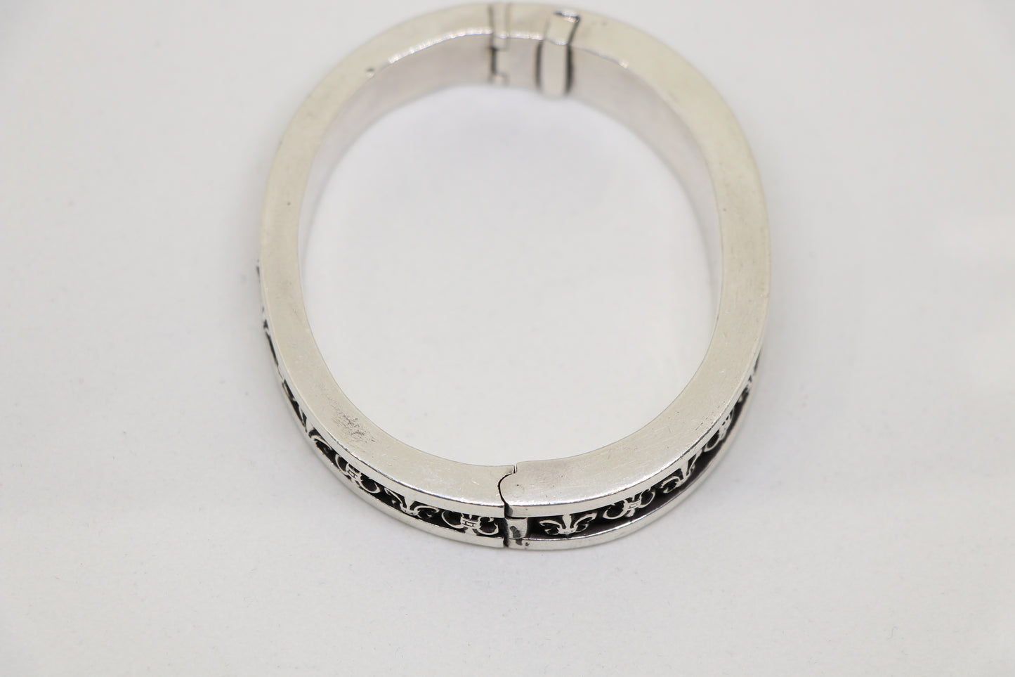Chrome Hearts Fleur Narrow V Band Bangle Sterling Silver | AVNTGRDNY NYC