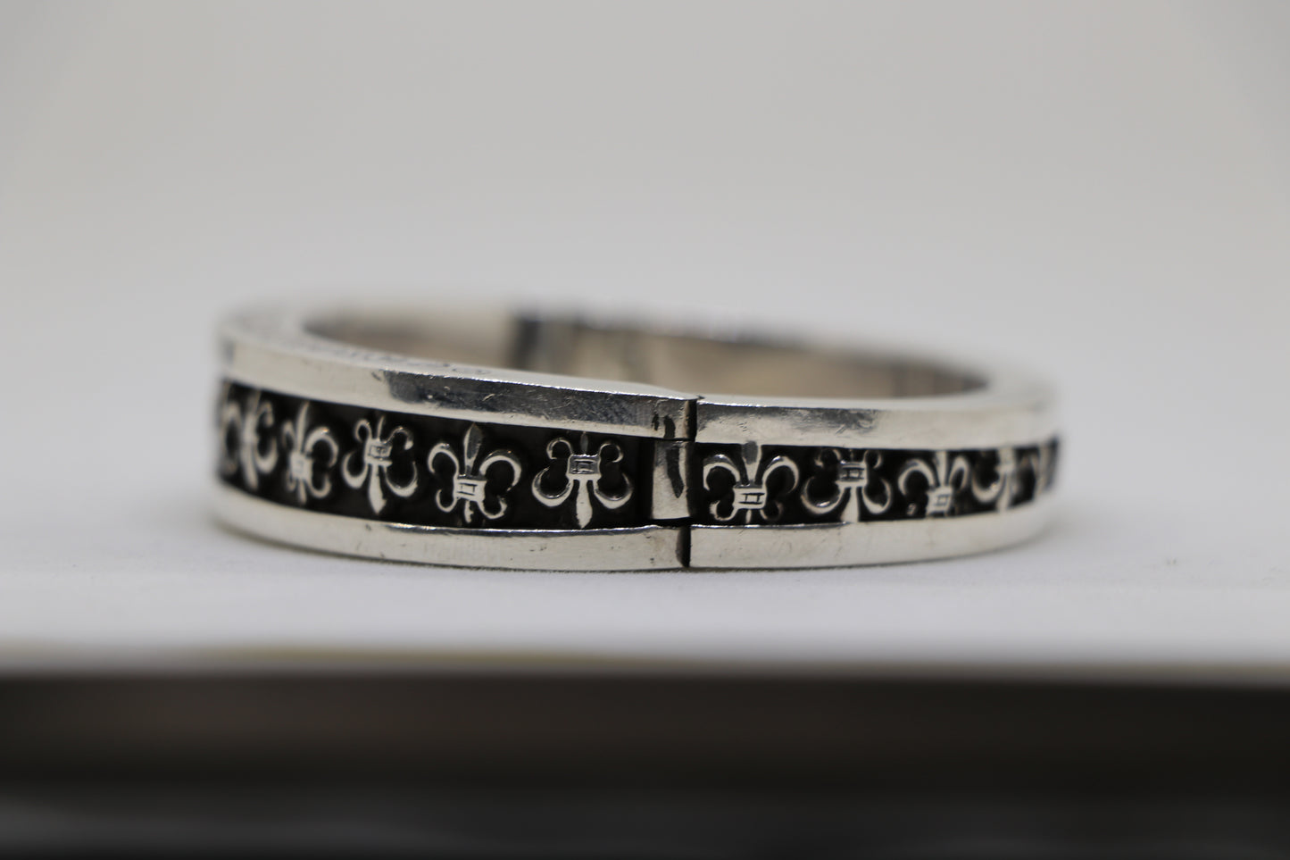 Chrome Hearts Fleur Narrow V Band Bangle Sterling Silver | AVNTGRDNY NYC