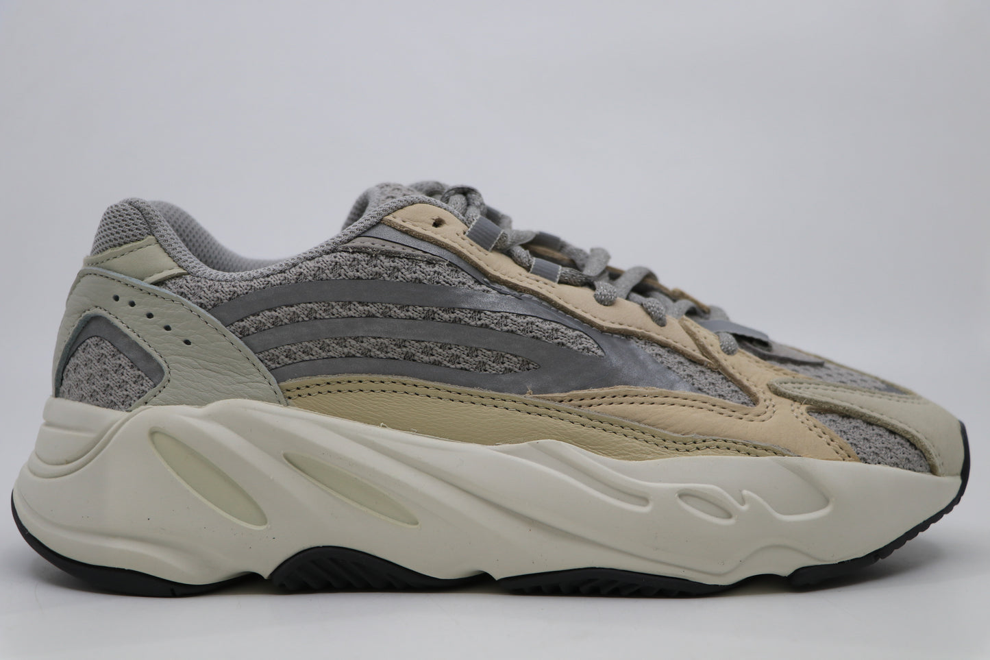 Yeezy 700 V2 Cream Size 6.5