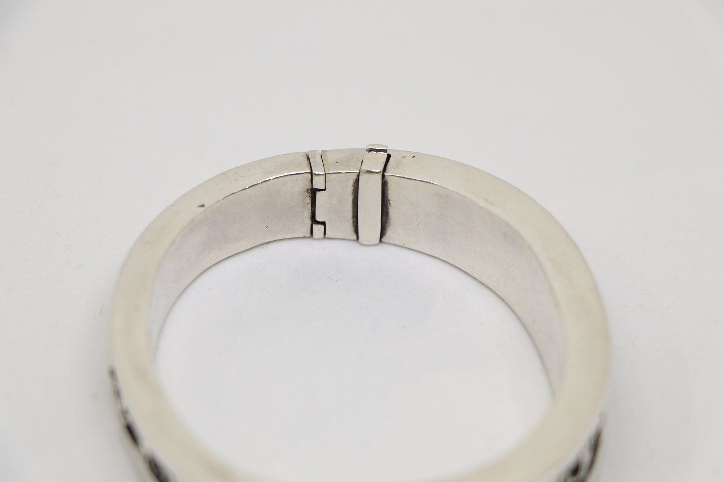 Chrome Hearts Fleur Narrow V Band Bangle Sterling Silver | AVNTGRDNY NYC