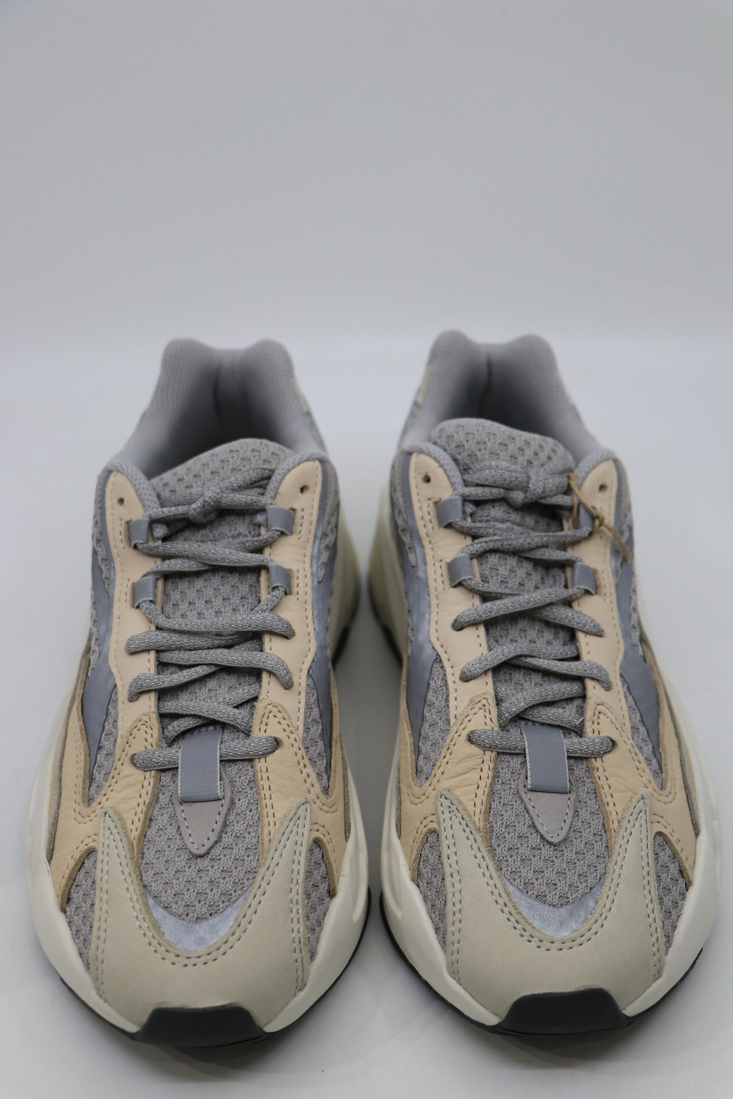 Yeezy 700 V2 Cream Size 6.5